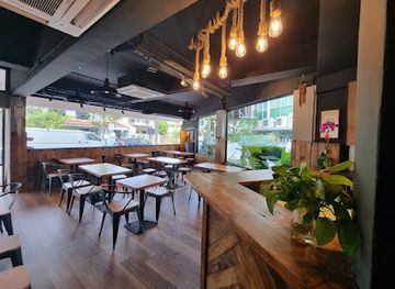 singapore/serangoon/restaurant/bernie-s