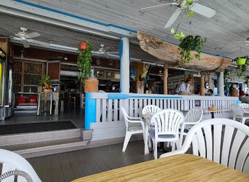 the-bahamas/rum-cay/restaurant/poop-deck