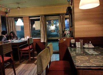 india/darjeeling/restaurant/dekevas-restaurant