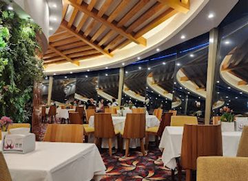 guatemala/caribbean-coast/restaurant/restaurante-giratorio-vista-quince