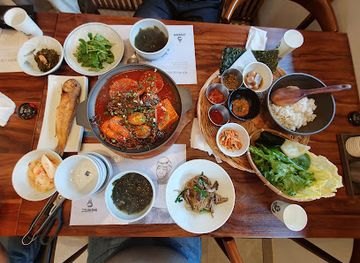 south-korea/jeju-city/restaurant/gozip-dol-wooluck