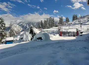 Snow view restaurant auli