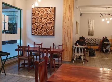 botswana/north-east-district/restaurant/thorn-tree