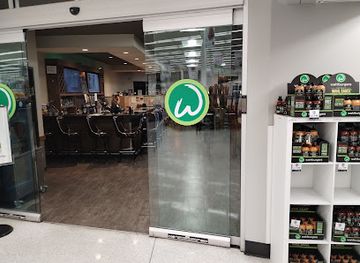 iowa/newton/restaurant/wahlburgers-hy-vee