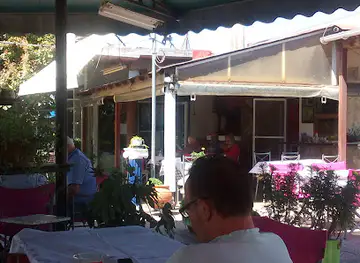 ΟΥΖΕΡΙ ΤΑΒΕΡΝΑ - Restaurant / Greek Tavern