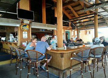 ohio/lake-erie-islands/restaurant/dock-s-beach-house-restaurant