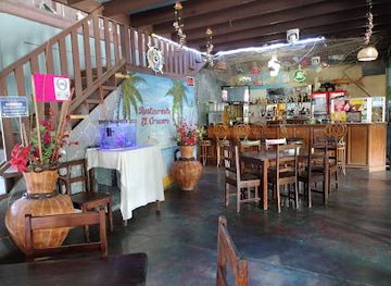 honduras/puerto-cortes/restaurant/restaurante-el-crucero