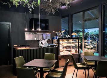 albania/tirana/skanderbeg-square/restaurant/painted-black-the-italian-gastro-bar-restaurant