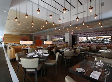 canada/toronto/entertainment-district/restaurant/luma