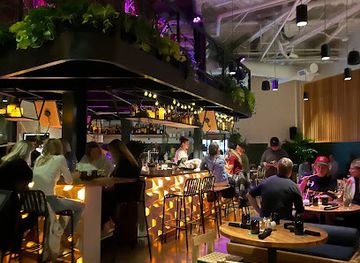 tennessee/nashville/restaurant/present-tense