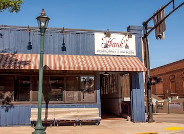 wisconsin/kettle-moraine-state-forest/restaurant/hank-s-restaurant-drinkery