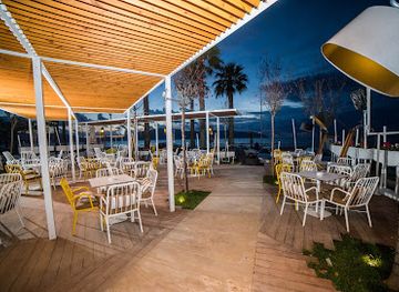 albania/vlora-coast/restaurant/the-wave