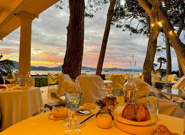 france/saint-tropez/restaurant/la-vague-d-or