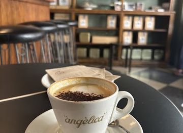 spain/madrid/malasana/restaurant/cafe-angelica