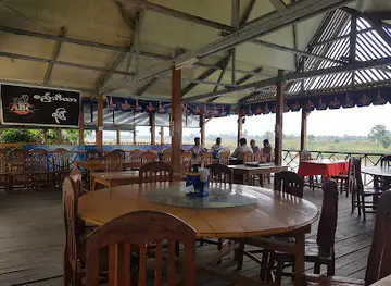 **ဂျိန်းဖောသူ-ကချင်စားသောက်ဆိုင်။**Jinghpaw Htu 2 Kachin Traditional Restaurant