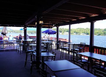 new-hampshire/lake-winnipesaukee/restaurant/anthony-s-pier-restaurant