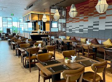 vietnam/ha-long/restaurant/lotus-cafe