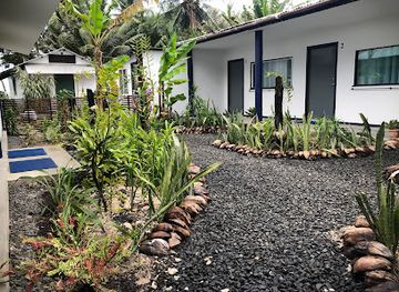 micronesia/kosrae/restaurant/island-hopper-hotel