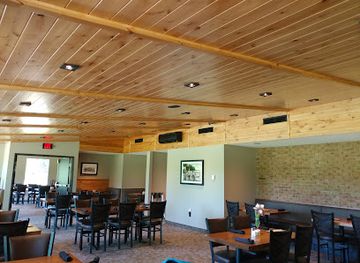 michigan/sleeping-bear-dunes-national-lakeshore/restaurant/bradley-s-pub-grille