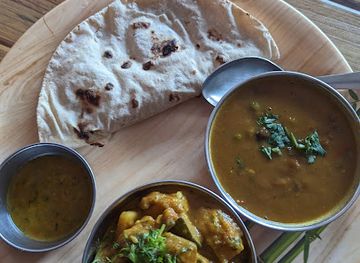 nepal/kathmandu/pashupatinath/restaurant/vedic-food-lunch-box