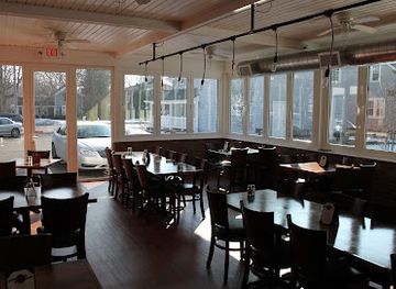 ohio/maumee-bay-state-park/restaurant/5th-street-pub