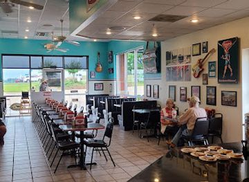 arkansas/texarkana/restaurant/reggie-s-burgers-dogs-fries