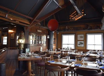 south-africa/cape-town/hout-bay/restaurant/mariner-s-wharf-harbour-front-emporium