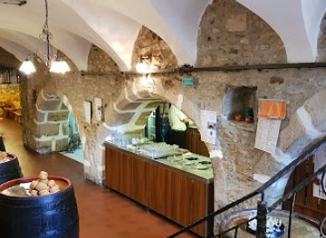 hungary/sopron-region/restaurant/gyogygodor-borozo