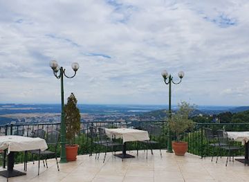hungary/mecsek-mountains/restaurant/kikelet-etterem-es-kavezo
