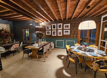 spain/toledo/jewish-quarter/restaurant/la-mafia-se-sienta-a-la-mesa