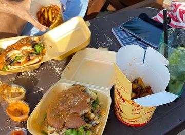 cabo-verde/santa-luzia/restaurant/b-burguer-hamburguer-artesanal