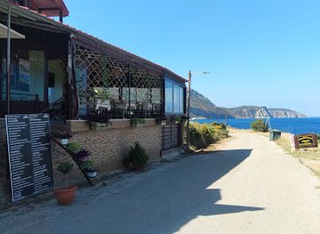 greece/euboea/restaurant/wooden-nest