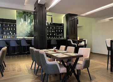 nigeria/awhum-waterfall/restaurant/the-manor