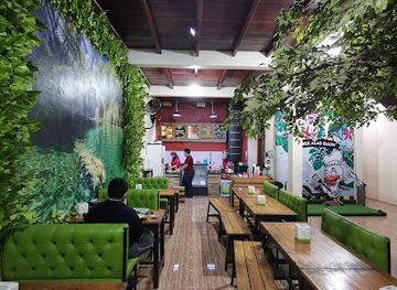 indonesia/surabaya/tunjungan/restaurant/bebek-hitam-alas-daun