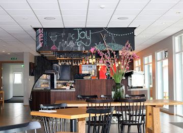 iceland/landmannalaugar/restaurant/stracta-bistro