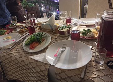 ukraine/donbas/restaurant/walk-home