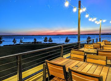 pennsylvania/lake-erie/restaurant/pier-6-rooftop-bar-restaurant