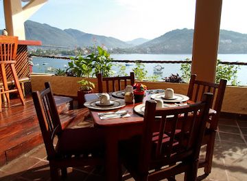 mexico/ixtapa-zihuatanejo/restaurant/casa-bahia