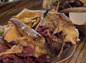 michigan/marquette/restaurant/the-island