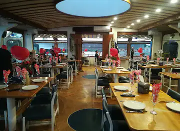 Restaurante Flotante Camino de Luna