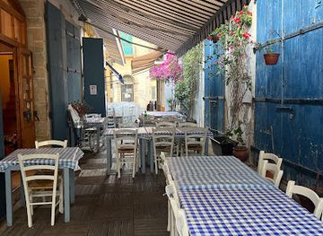 cyprus/larnaca/restaurant/stou-roushia