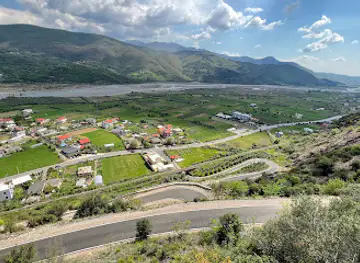 Lugina Gjelbërt Bar/Restorant