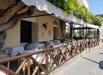 italy/capri/restaurant/ai-faraglioni