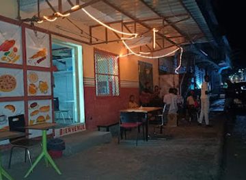 comoros/ouani/restaurant/chez-dada-mutsa-market