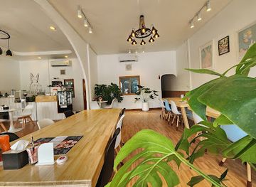 thailand/samut-prakan/restaurant/white-rabbit-restaurant-th