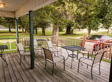 louisiana/kisatchie-national-forest/restaurant/cajun-catfish-buffet