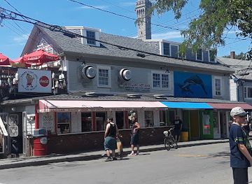 massachusetts/provincetown/restaurant/john-s-footlong