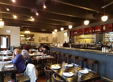 illinois/chicago/restaurant/heritage-restaurant-caviar-bar