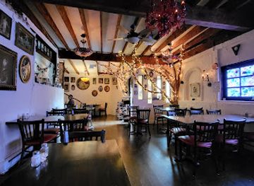 massachusetts/north-shore/restaurant/antique-table-lynn