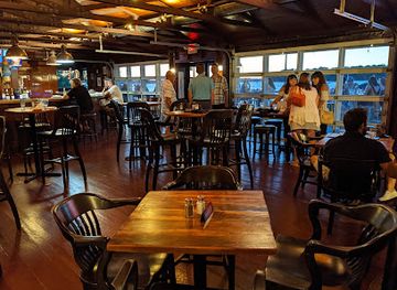 minnesota/prairie-pothole-region/restaurant/lola-s-lakehouse